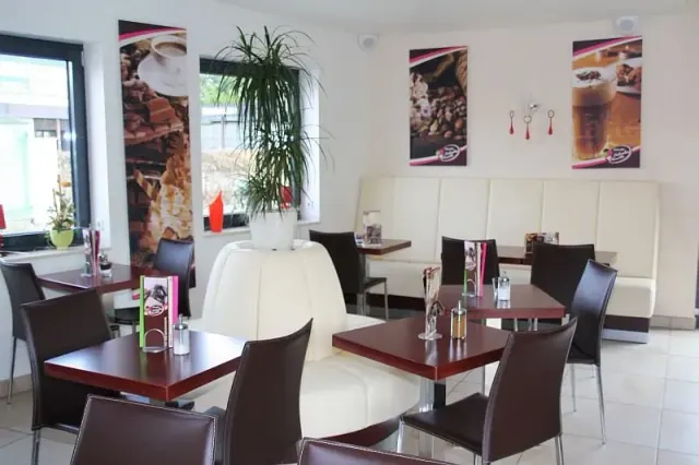 BookNoFees: Eisdiele – Eiscafé Schoko-Vanille – Bestwig – Eiscafé Schoko-Vanille, Foto 2
