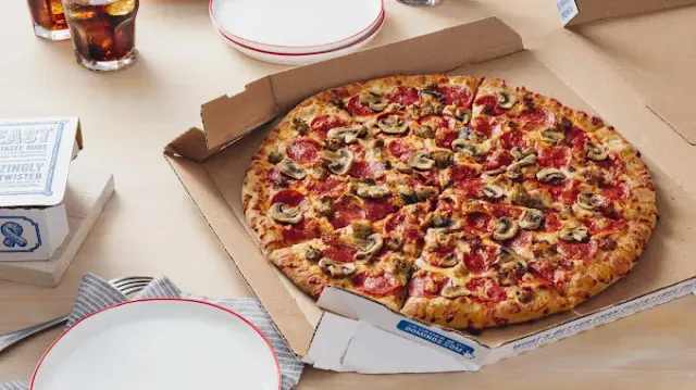 BookNoFees: Imbiss – Domino's – Athens – Domino's, Foto 3