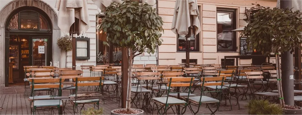 BookNoFees: Café – Le Petit Cafe – Ljubljana – Das kleine Café, Foto 1