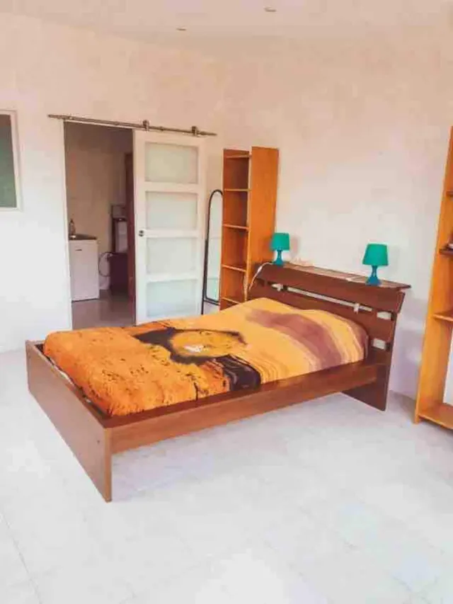 BookNoFees: Ruhiger Bungalow mit blumengeschmückter Terrasse und Sommerküche – Agde