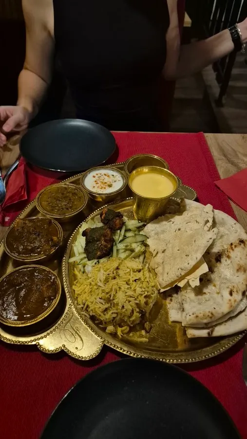 BookNoFees: Restaurant – Masala Darbar – Bratislava – Der Gerichtshof der Überlebenden, Foto 2
