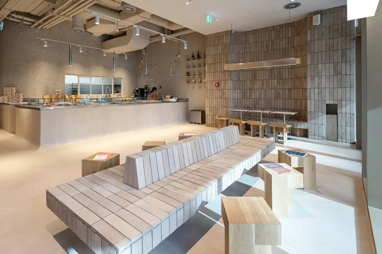 BookNoFees: Imbiss – Berliner – Bucharest – Berliner, Foto 1