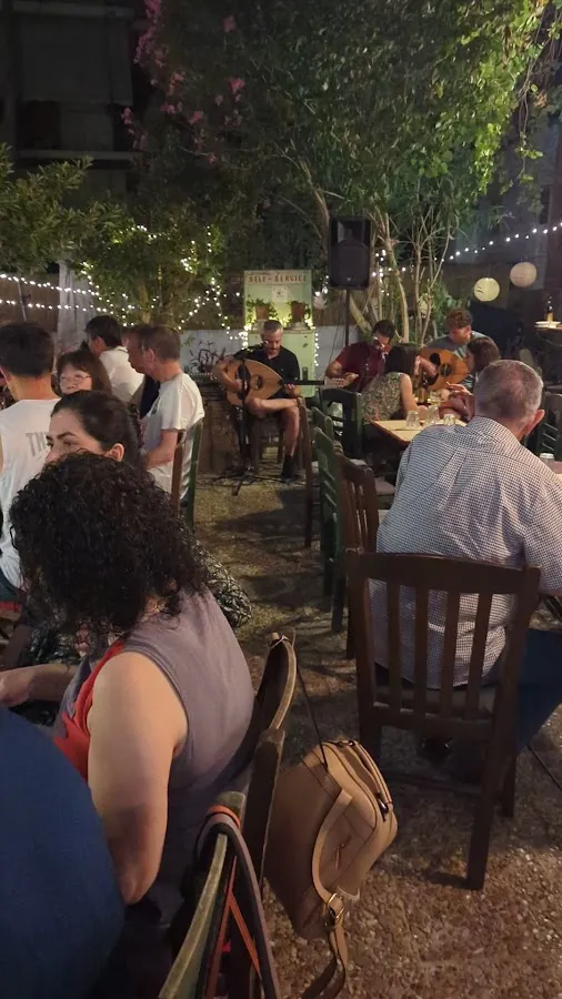 BookNoFees: Restaurant – BeeRaki – Athens – Bierregal, Foto 3