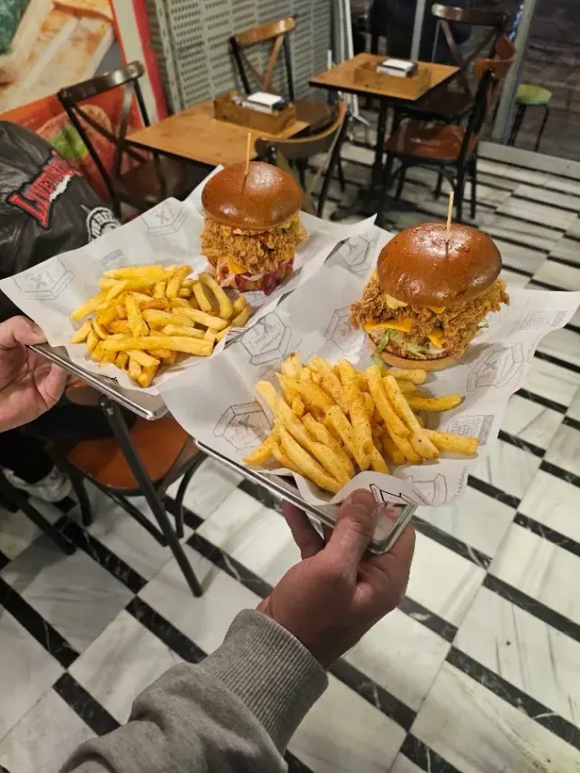BookNoFees: Imbiss – Ferick Fried Chicken – Istanbul – Ferick Fried Chicken, Foto 3