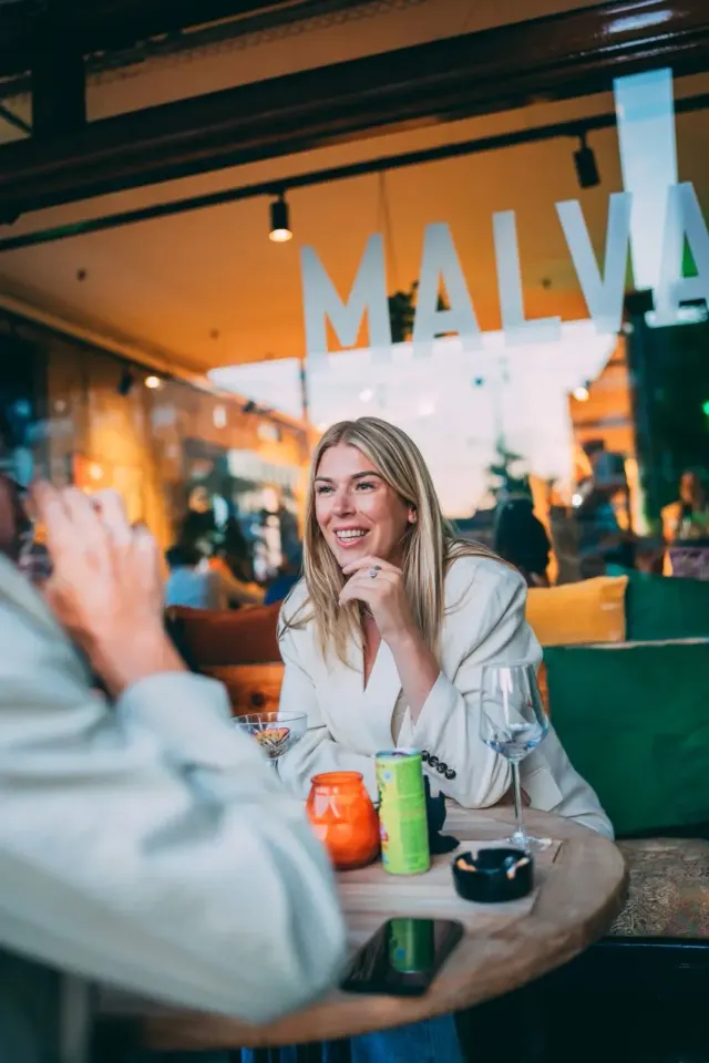 BookNoFees: Café – Malva – Amsterdam – Malve, Foto 2