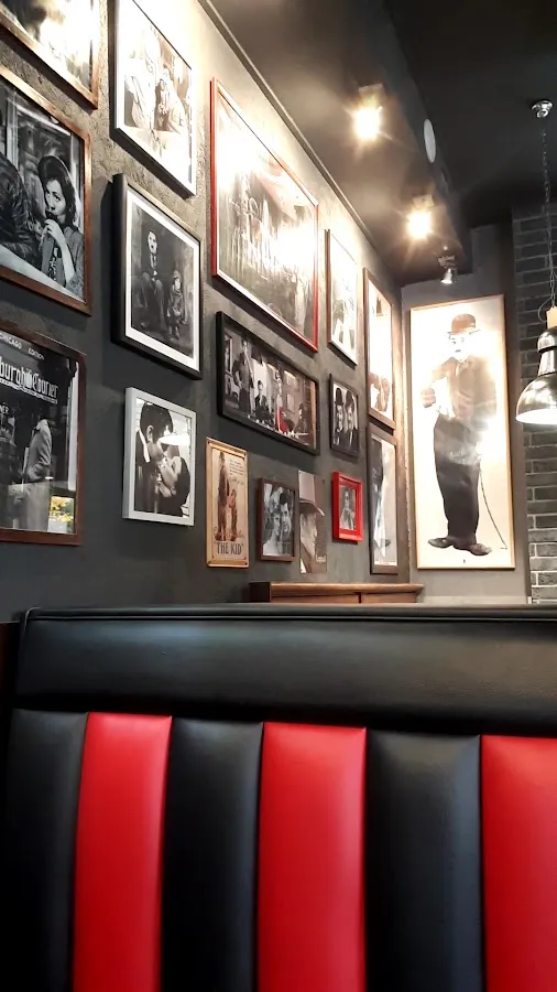 BookNoFees: Restaurant – Chicago's Pizza – Warsaw – Pizza aus Chicago, Foto 3