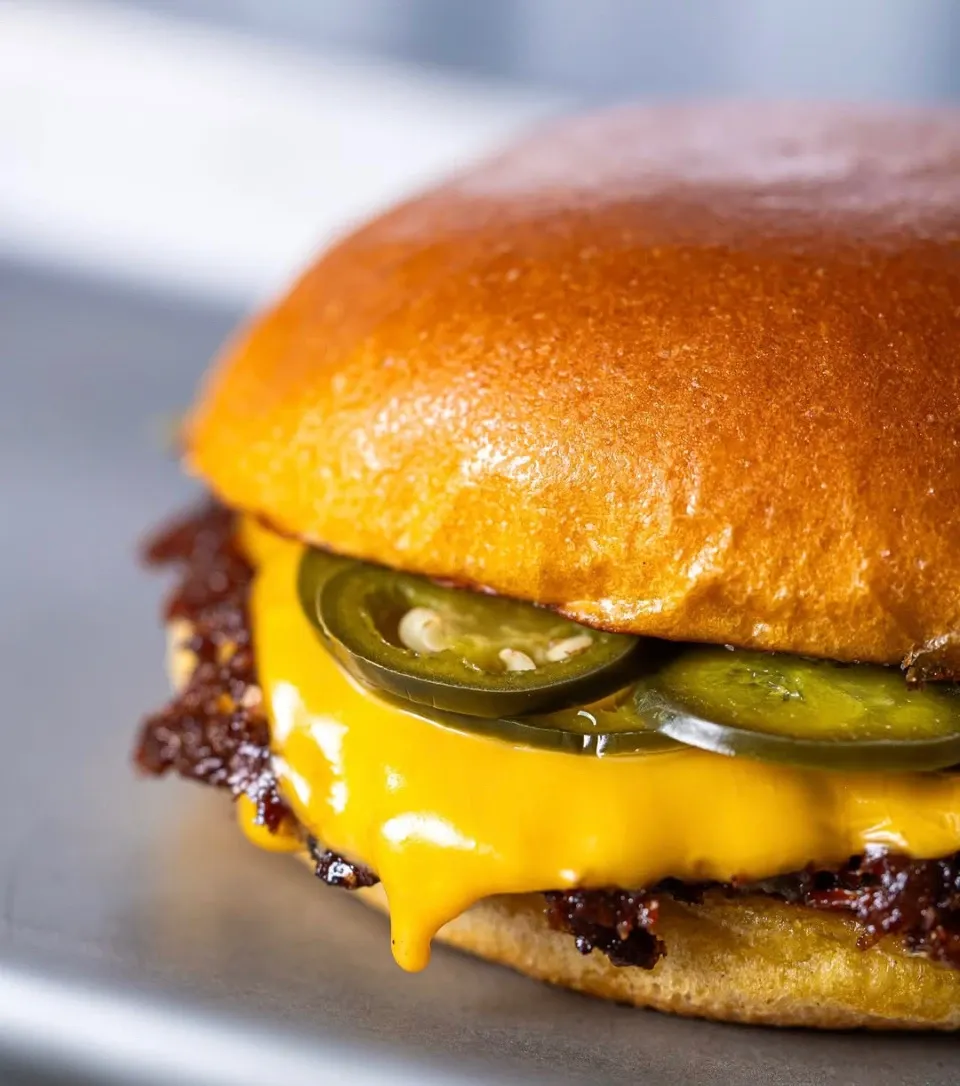 BookNoFees: Imbiss – Burger Sziget – Budapest – Burger-Insel, Foto 1