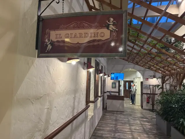 BookNoFees: Il Giardino, Medebach