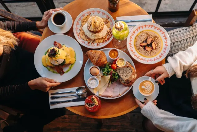 BookNoFees: Café – Kavárna co hledá jméno – Prague – Ein Café, das einen Namen sucht, Foto 2