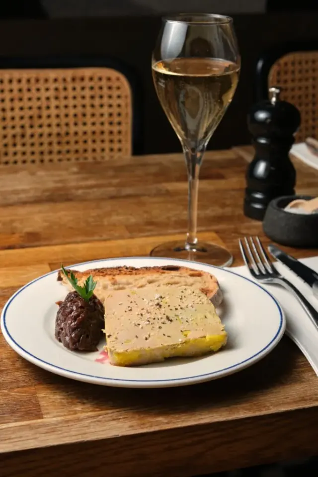BookNoFees: Restaurant – Canard et Champagne – Paris – Ente und Champagner, Foto 3