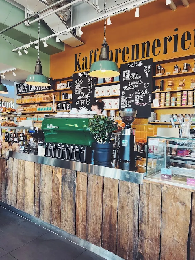 BookNoFees: Café – Kaffebrenneriet – Oslo – Die Kaffeerösterei, Foto 1