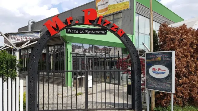 BookNoFees: Mr. Pizza, Sofia