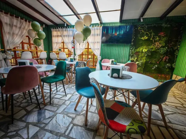 BookNoFees: Restaurant – Вълшебното място – Sofia – Der magische Ort, Foto 3