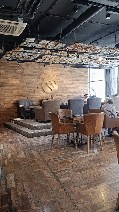 BookNoFees: Café – Foxford – Bratislava – Foxford, Foto 2