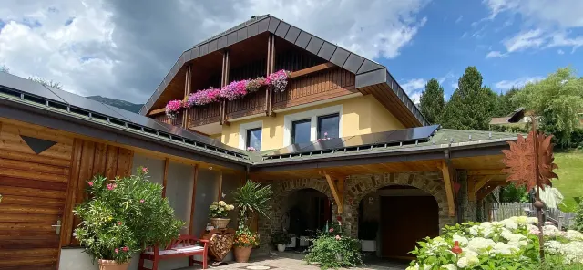 BookNoFees: Stilvolles Apartment mit Garten und Kamin – St. Michael Im Lungau