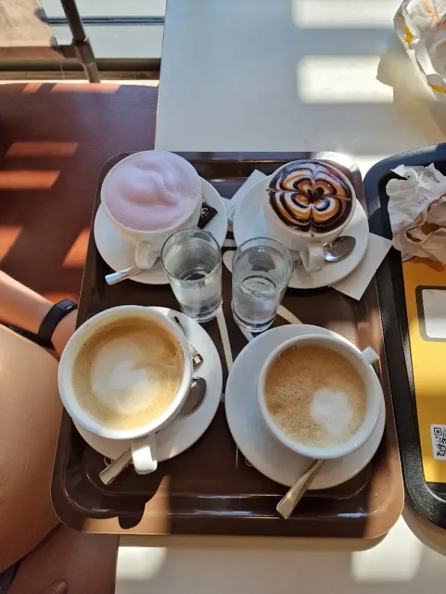 BookNoFees: Imbiss – McDonald's – Zagreb – McDonald's, Foto 2