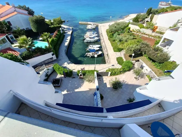 BookNoFees: Ruhige Wohnung in zentraler Lage mit Balkon und Meerblick – Petrcane