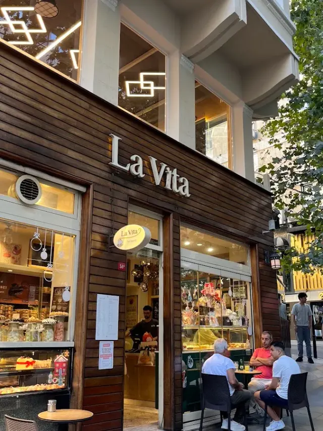 BookNoFees: La Vita Patisserie, Istanbul