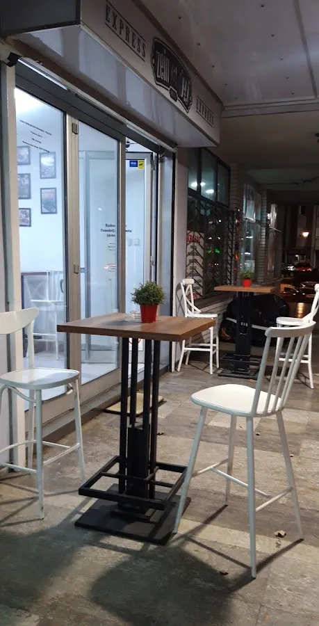BookNoFees: Zein Express, Belgrade
