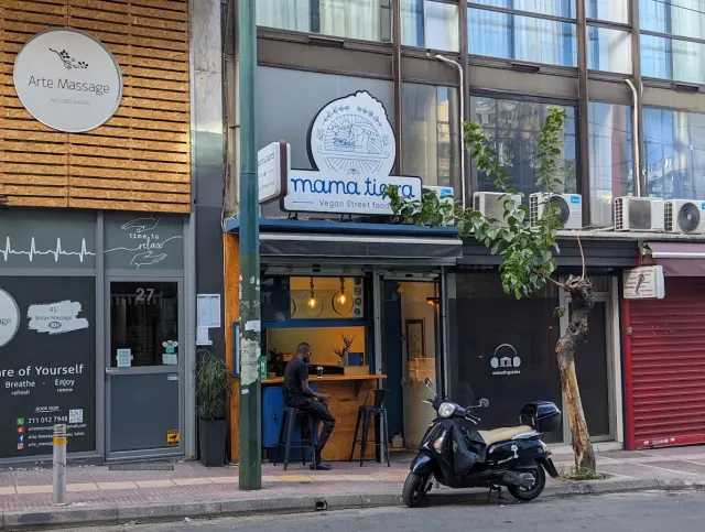 BookNoFees: Mama Tierra Acropolis, Athens