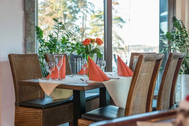 BookNoFees: Restaurant – Forsthaus am Möhnesee – Möhnesee – Forsthaus am Möhnesee, Foto 2