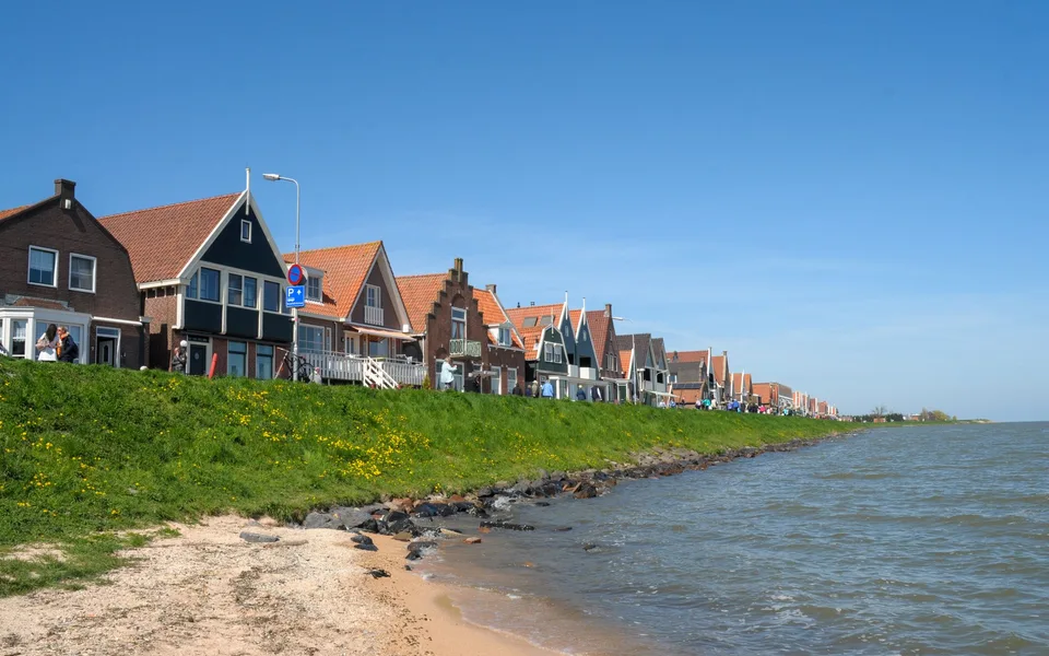 Historische Häuser am Ufer von Volendam
