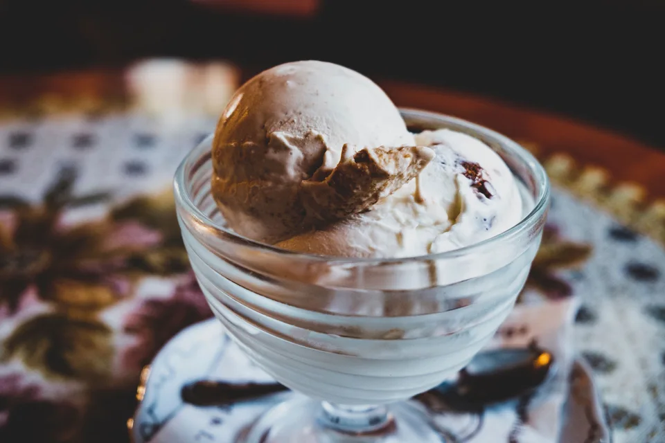 Beispielfoto: Eis in einer Glasschale